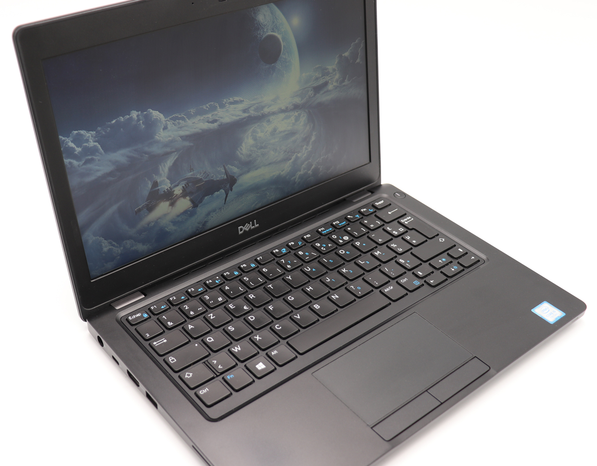 Vue globale de face Dell Latitude 5290