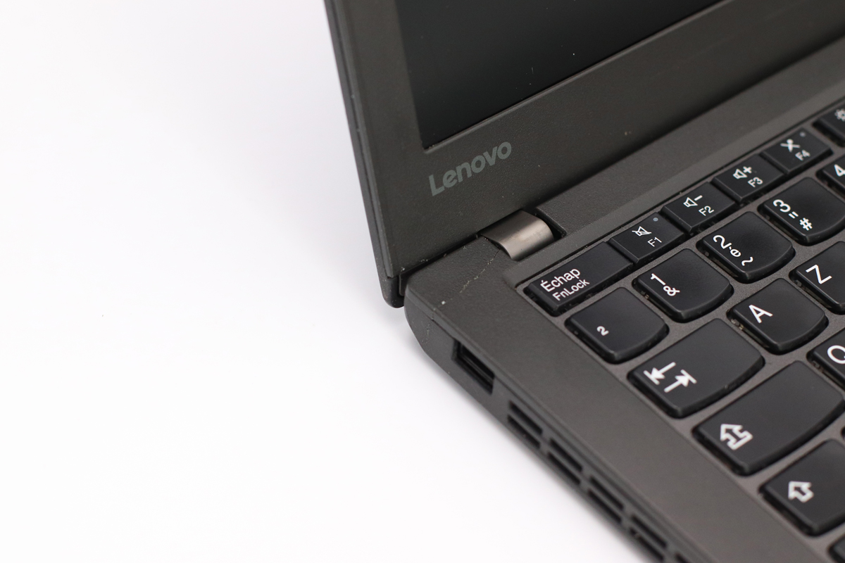 Exemple defaut esthétique sur Lenovo ThinkPad X270