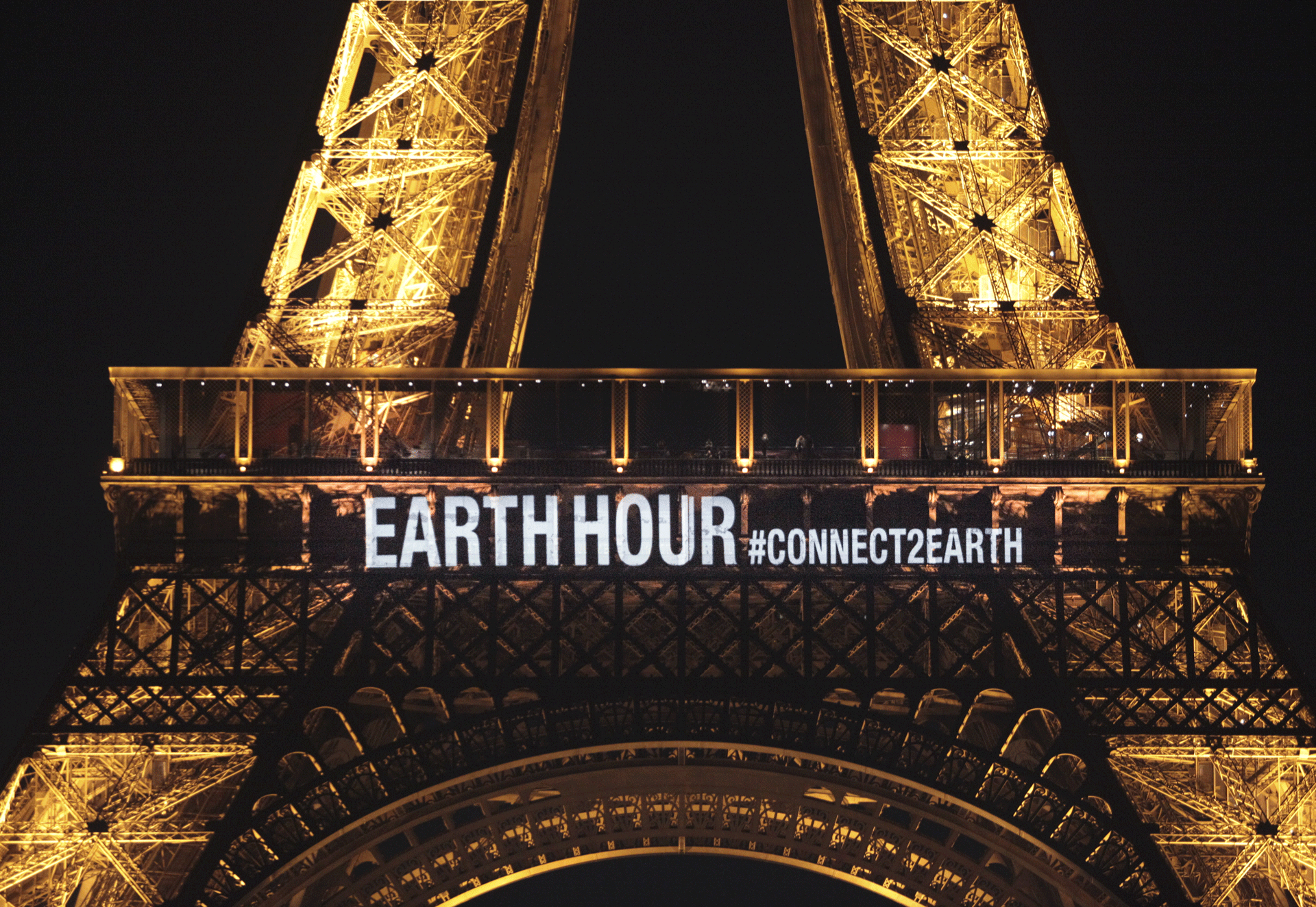 Tour eiffel avec logo Earth Hour