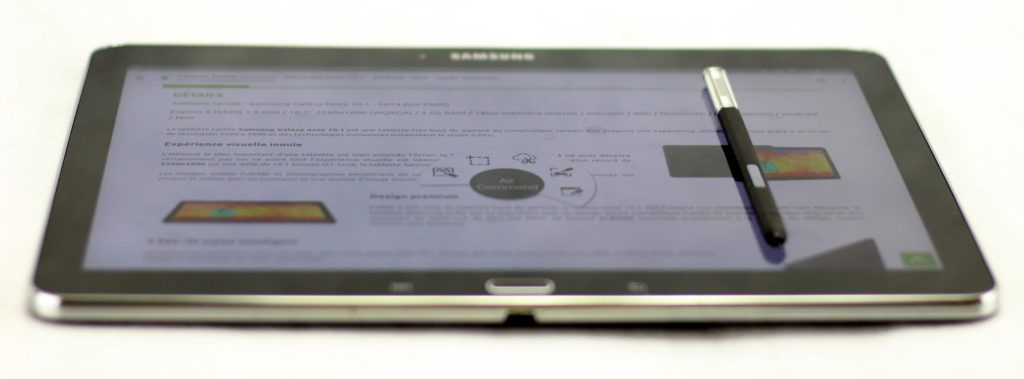 Vue ensemble Samsung Galaxy Note 10.1 et stylet